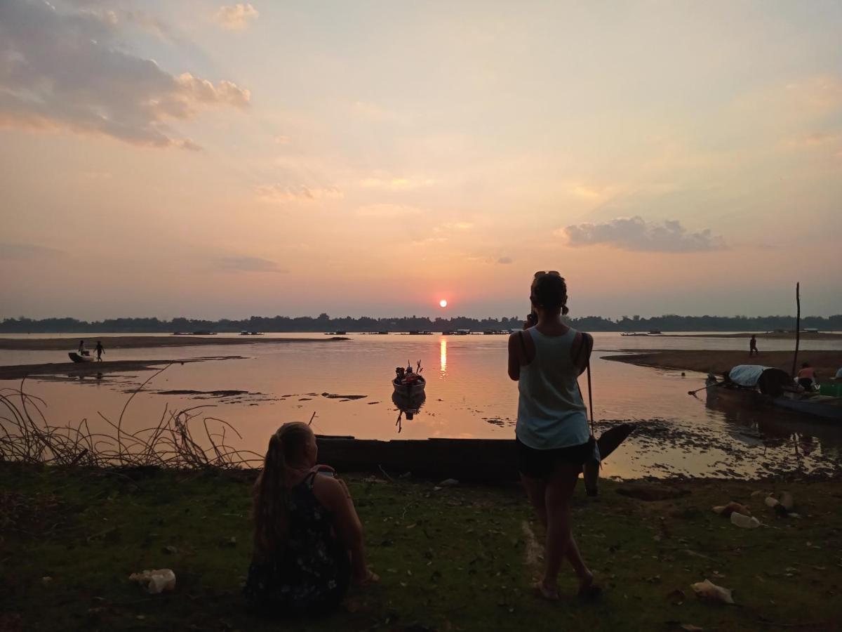 Tonle Mekong Homestay Krong Kracheh Bagian luar foto